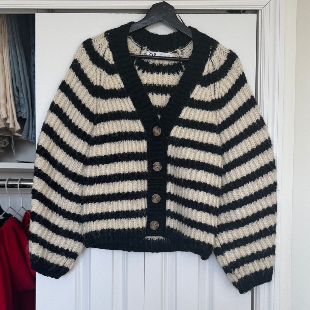 Zara Striped Black and White Sweater